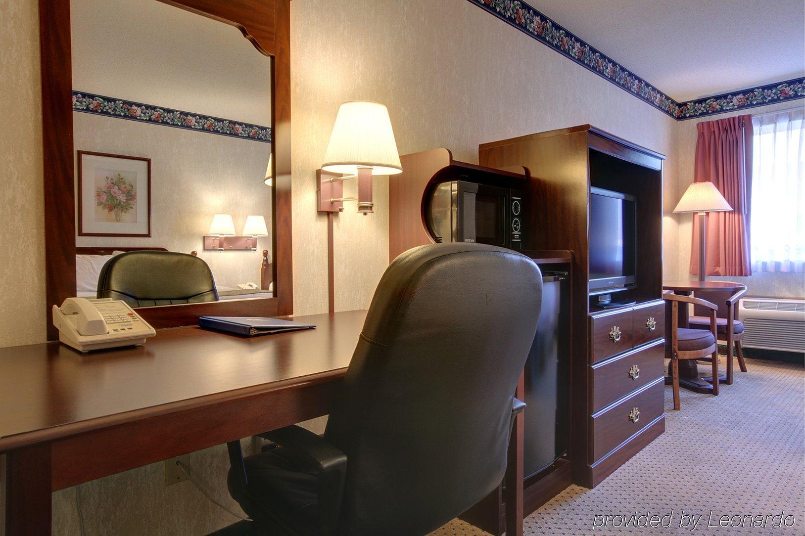 Americas Best Value Inn&Suites Saint Charles Habitación foto