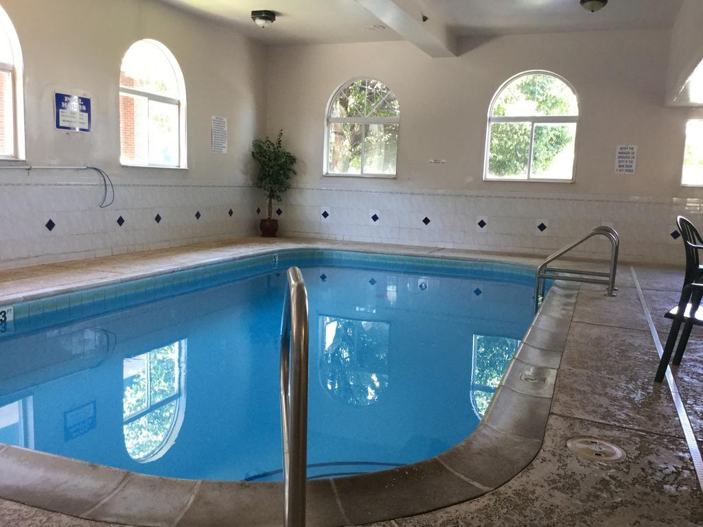 Americas Best Value Inn&Suites Saint Charles Exterior foto
